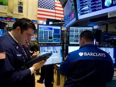 Tin tưởng lạm phát đã đạt đỉnh, giới đầu tư ồ ạt gom cổ phiếu